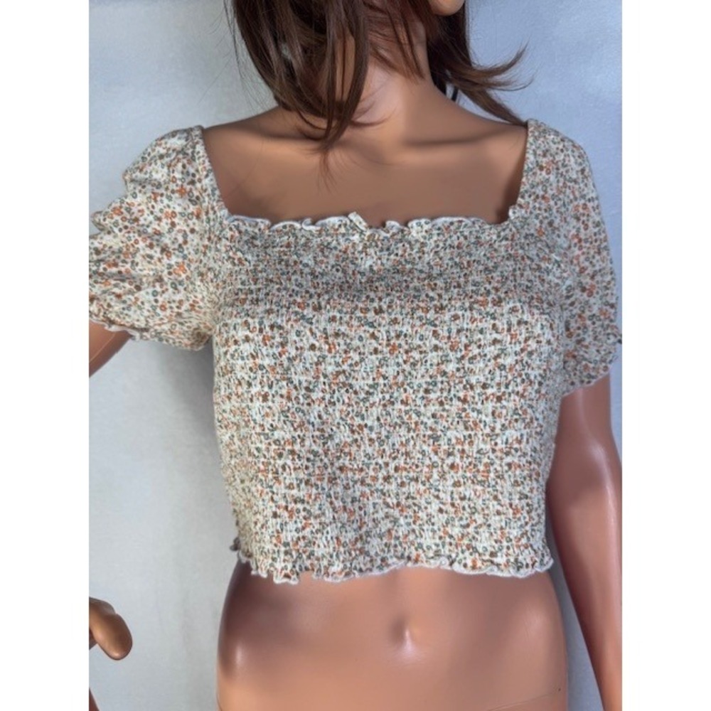 NWOT neutral floral summer cropped smocked off shoulder top Size M